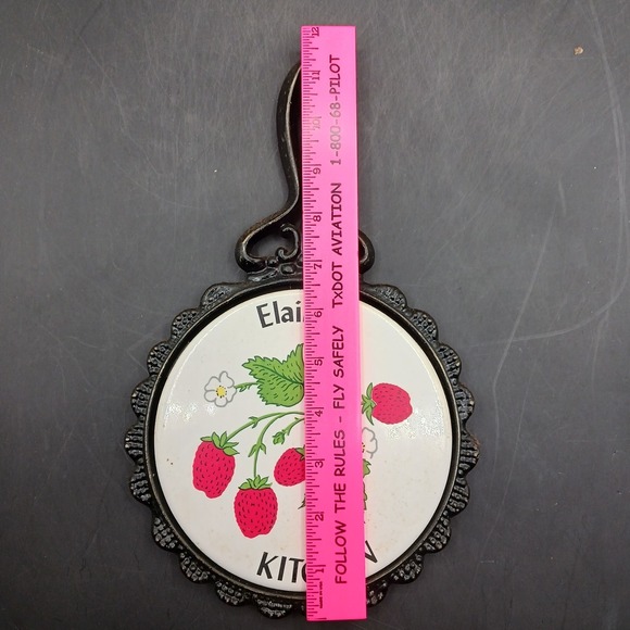 Elaine's Kitchen trivet Cast Iron Round Tile Cooking Decor strawberry GrannyCore - Picture 8 of 10